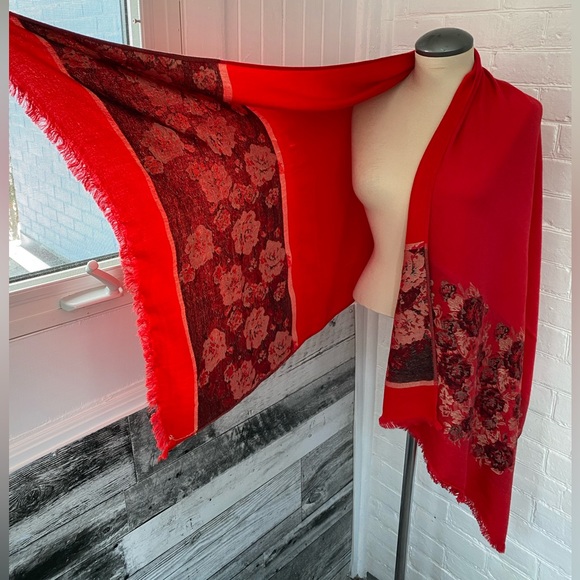 Rose pattern blanket scarf - Picture 3 of 4